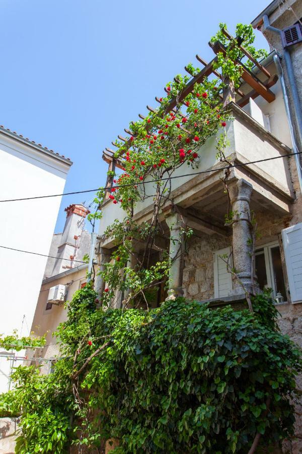 Апартаменты Barbarossa House With Parking Црес Экстерьер фото
